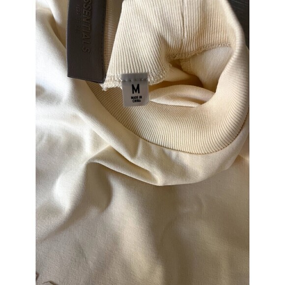 Fear of God Essentials T-Shirt Eggshell Brand NWT - Picture 6 of 8